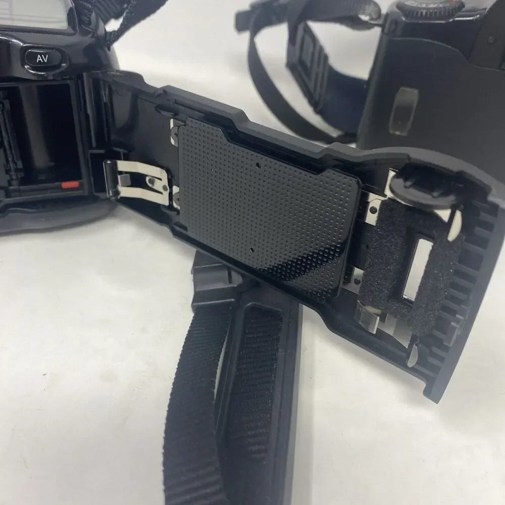 Lot Of 2 Cameras Minolta Maxxum 400si & Canon Eos Rebel 35mm For Parts Untested